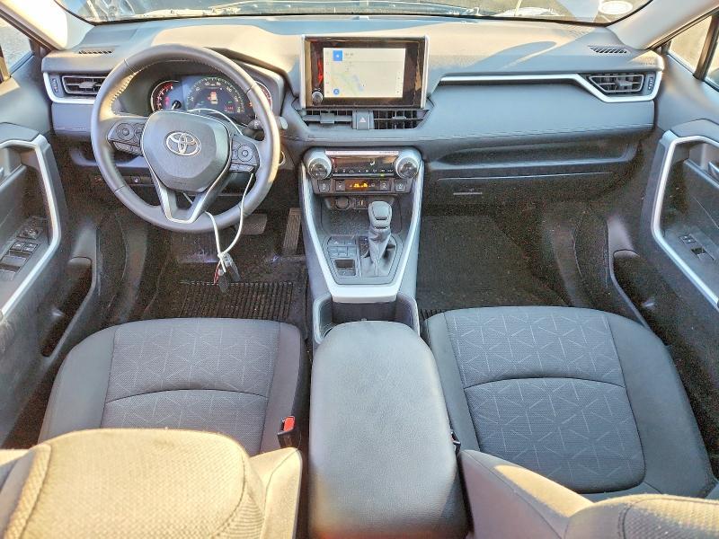 2025 TOYOTA RAV4 XLE — Фото 8 из 13
