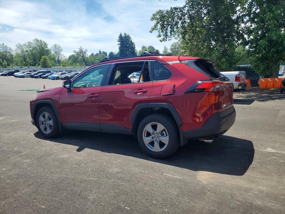 2025 TOYOTA RAV4 XLE — Фото 2 из 12