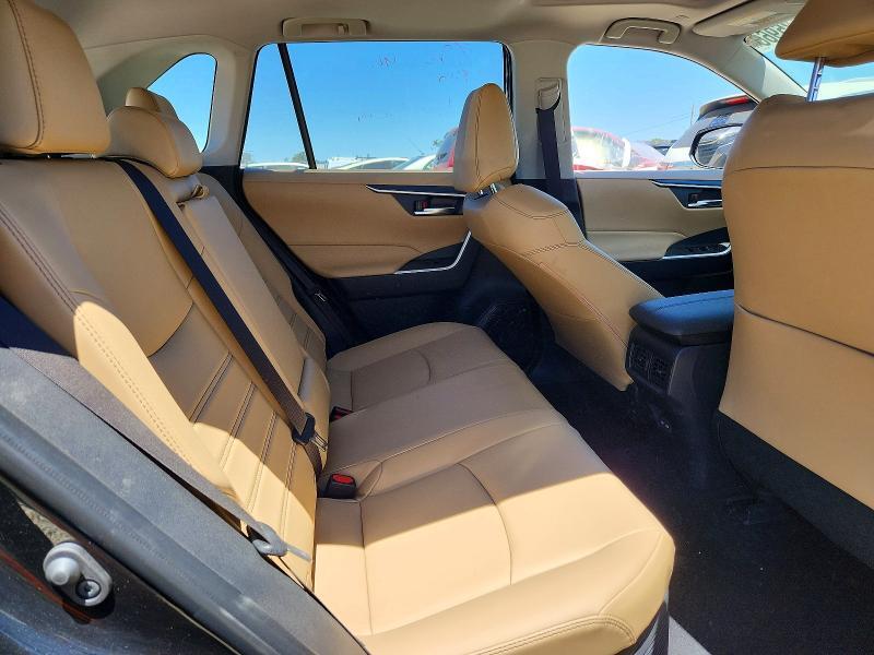 2025 TOYOTA RAV4 XLE PREMIUM — Фото 11 из 14
