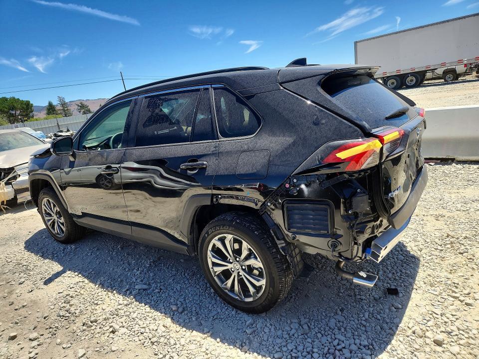 2025 TOYOTA RAV4 XLE PREMIUM — Фото 2 из 14