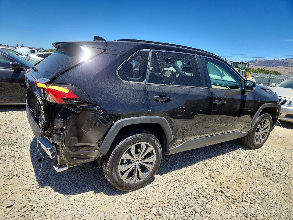 2025 TOYOTA RAV4 XLE PREMIUM — Фото 3 из 14