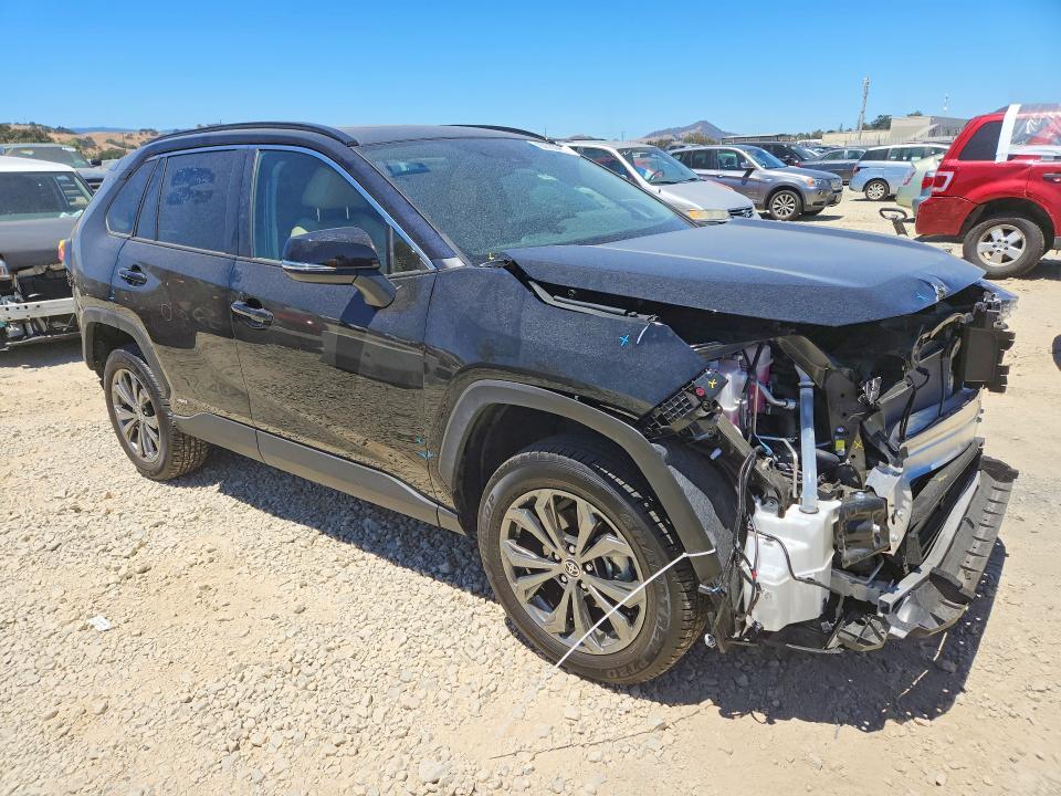 2025 TOYOTA RAV4 XLE PREMIUM — Фото 4 из 14