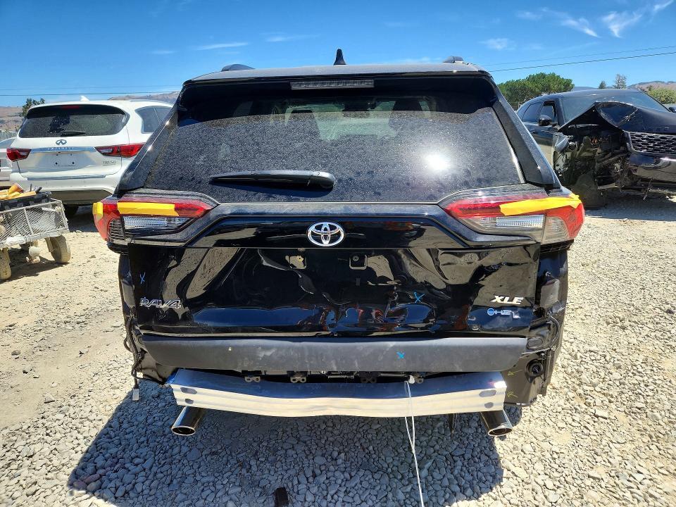 2025 TOYOTA RAV4 XLE PREMIUM — Фото 6 из 14