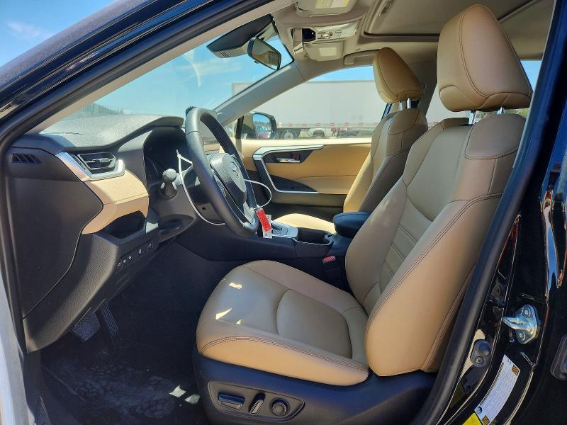 2025 TOYOTA RAV4 XLE PREMIUM — Фото 7 из 14