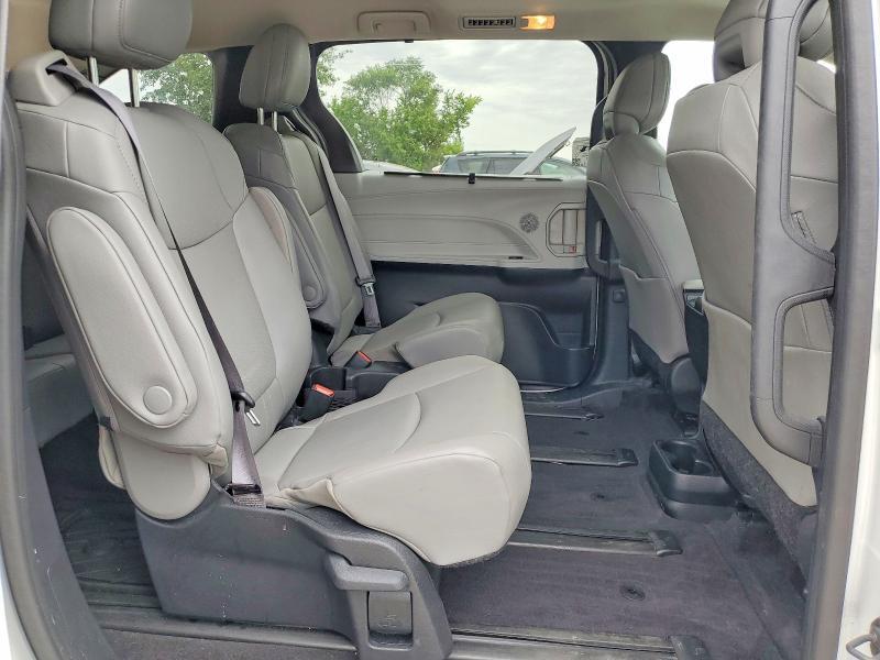 2025 TOYOTA SIENNA XLE 7-PASSENGER — Фото 11 из 14