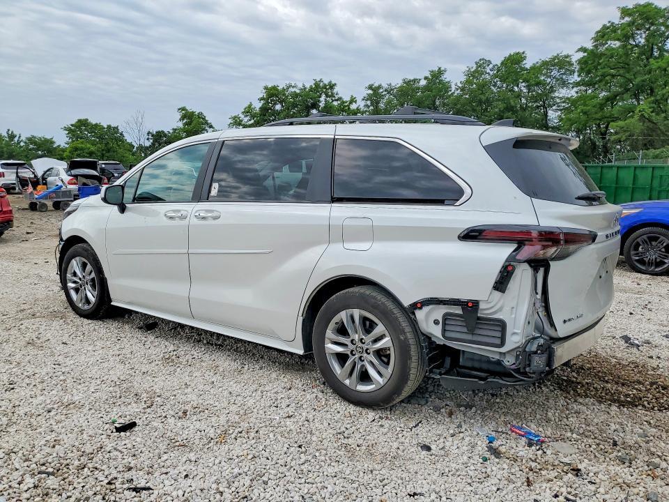 2025 TOYOTA SIENNA XLE 7-PASSENGER — Фото 2 из 14