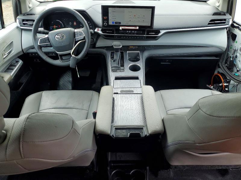 2025 TOYOTA SIENNA XLE 7-PASSENGER — Фото 8 из 14