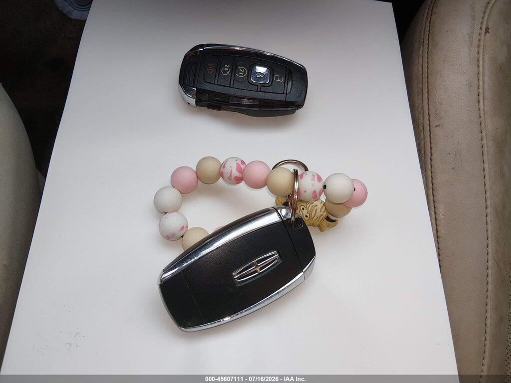 5LMCJ2C98HUL35682 2017 LINCOLN MKC photo no. 11