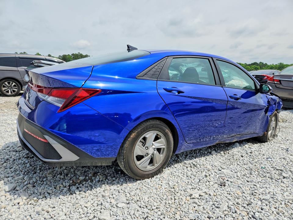 2024 HYUNDAI ELANTRA SE — Фото 3 из 12