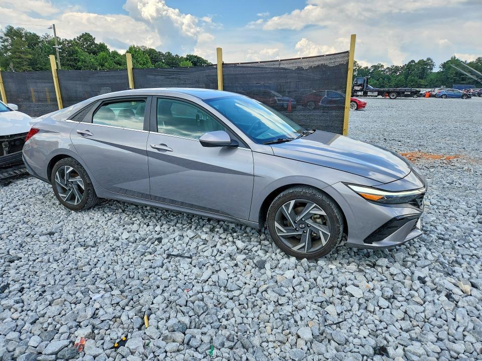 2024 HYUNDAI ELANTRA SEL — Фото 4 из 12