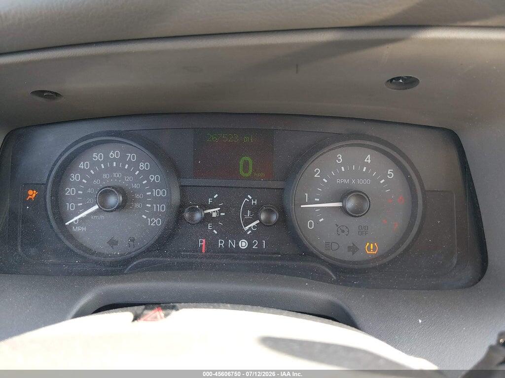 2MEFM75V68X645744 2008 MERCURY GRAND MARQUIS photo no. 7