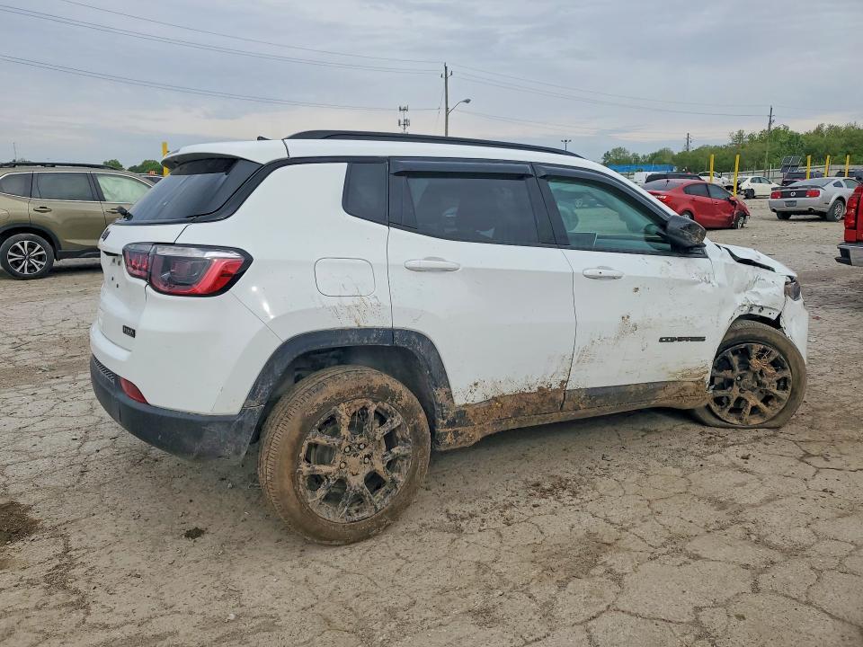 2025 JEEP COMPASS LATITUDE — Фото 3 из 13
