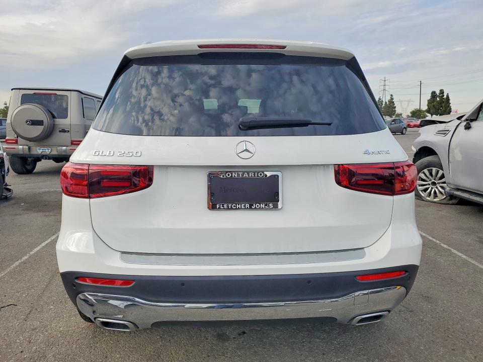 2024 MERCEDES-BENZ GLB 250 4MATIC — Фото 6 из 13