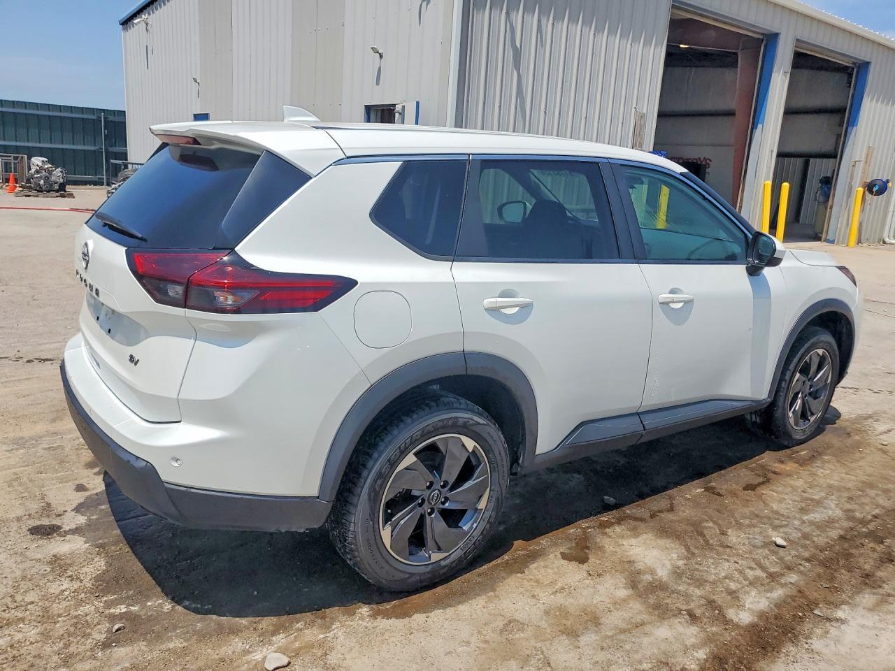 2024 NISSAN ROGUE SV — Фото 3 из 13