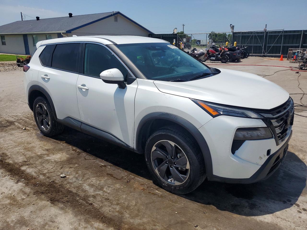 2024 NISSAN ROGUE SV — Фото 4 из 13