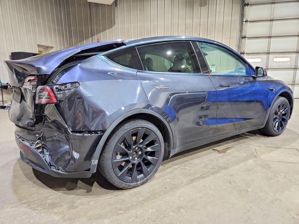 2024 TESLA MODEL Y — Фото 3 из 12