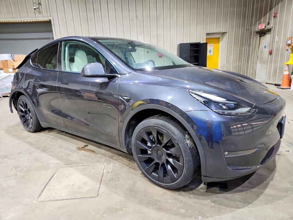 2024 TESLA MODEL Y — Фото 4 из 12