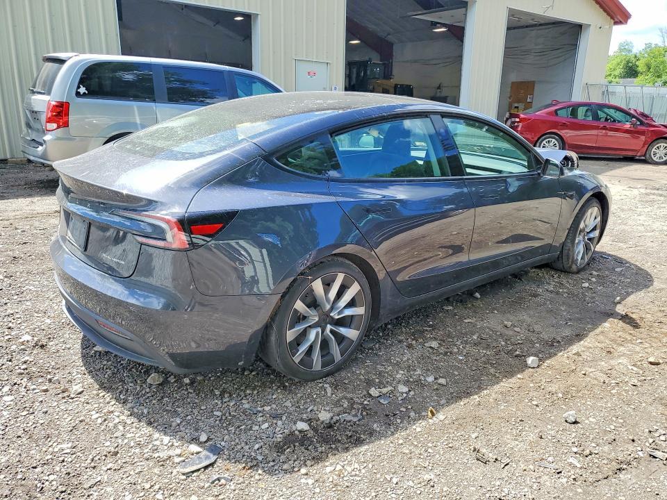 2024 TESLA 3 — Фото 3 из 12