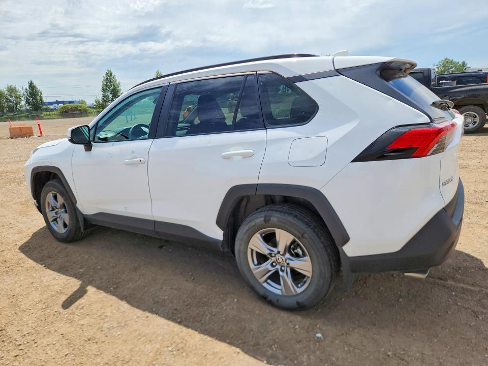2024 TOYOTA RAV4 XLE — Фото 2 из 13