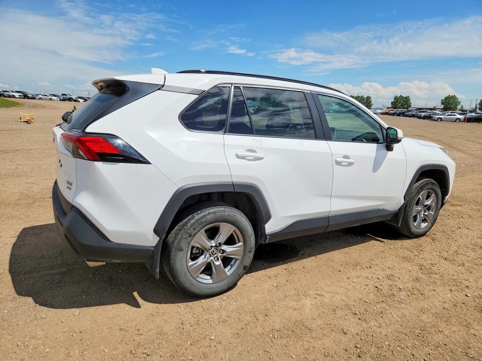 2024 TOYOTA RAV4 XLE — Фото 3 из 13