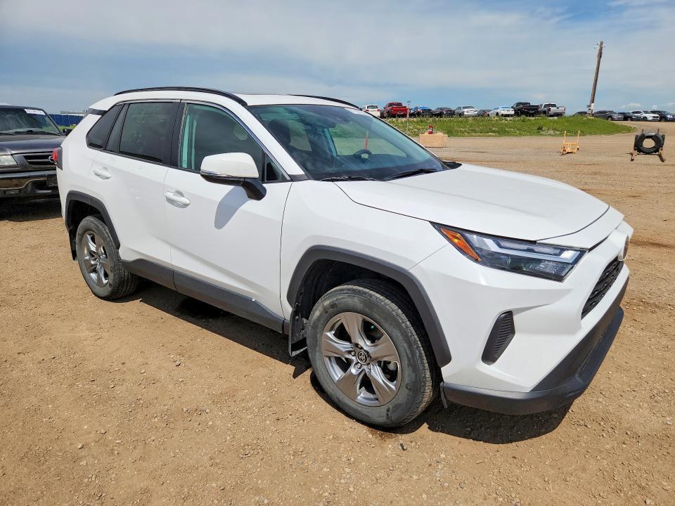 2024 TOYOTA RAV4 XLE — Фото 4 из 13