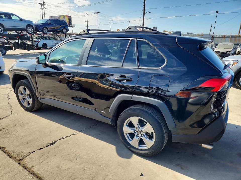 2024 TOYOTA RAV4 LE — Фото 2 из 13