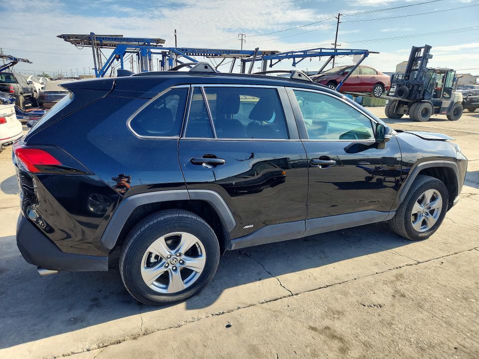 2024 TOYOTA RAV4 LE — Фото 3 из 13