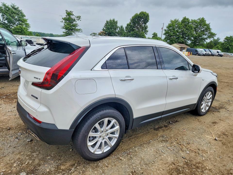 2023 CADILLAC XT4 LUXURY — Фото 3 из 13
