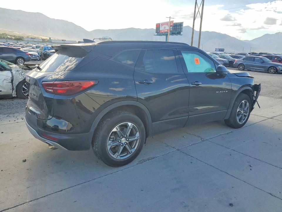 2023 CHEVROLET BLAZER 2LT — Фото 3 из 12