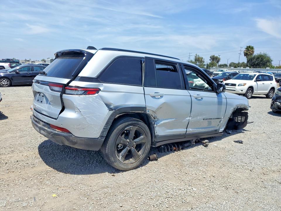 2023 JEEP GRAND CHEROKEE LAREDO — Фото 3 из 14