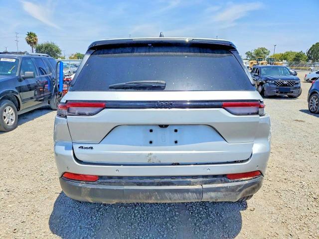 2023 JEEP GRAND CHEROKEE LAREDO — Фото 6 из 14
