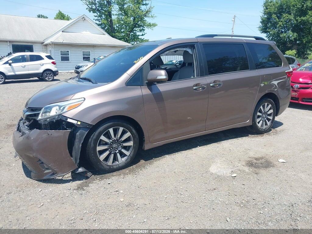 5TDYZ3DC4JS948947 2018 TOYOTA SIENNA photo no. 2