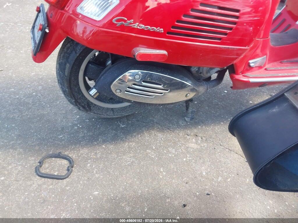 ZAPM459L6A5700740 2010 VESPA GTS photo no. 8