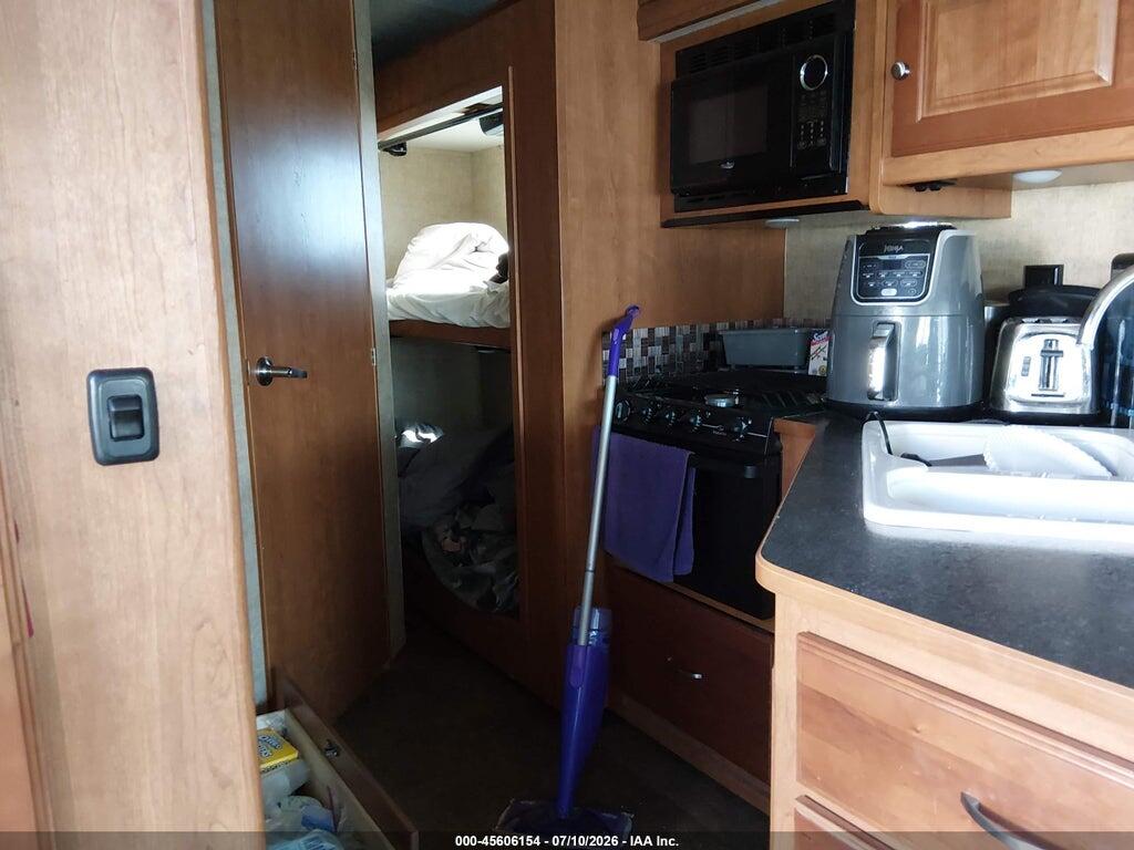 1F65F5DY0G0A06461 2016 FORD F53 photo no. 8