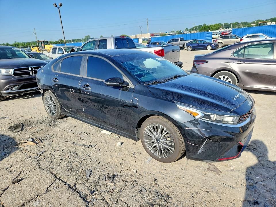 2023 KIA FORTE GT LINE — Фото 4 из 12