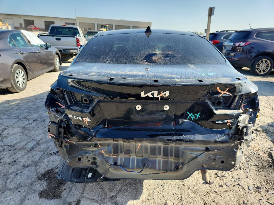 2023 KIA FORTE GT LINE — Фото 6 из 12