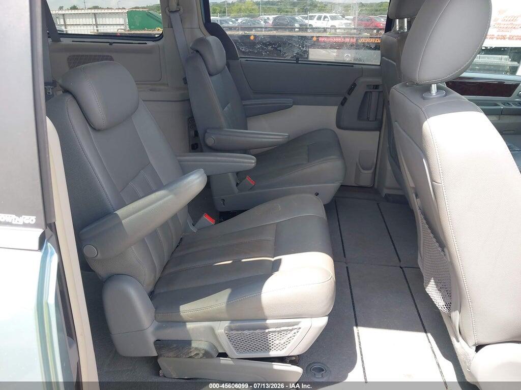 2A4RR5D11AR170690 2010 CHRYSLER TOWN & COUNTRY photo no. 8