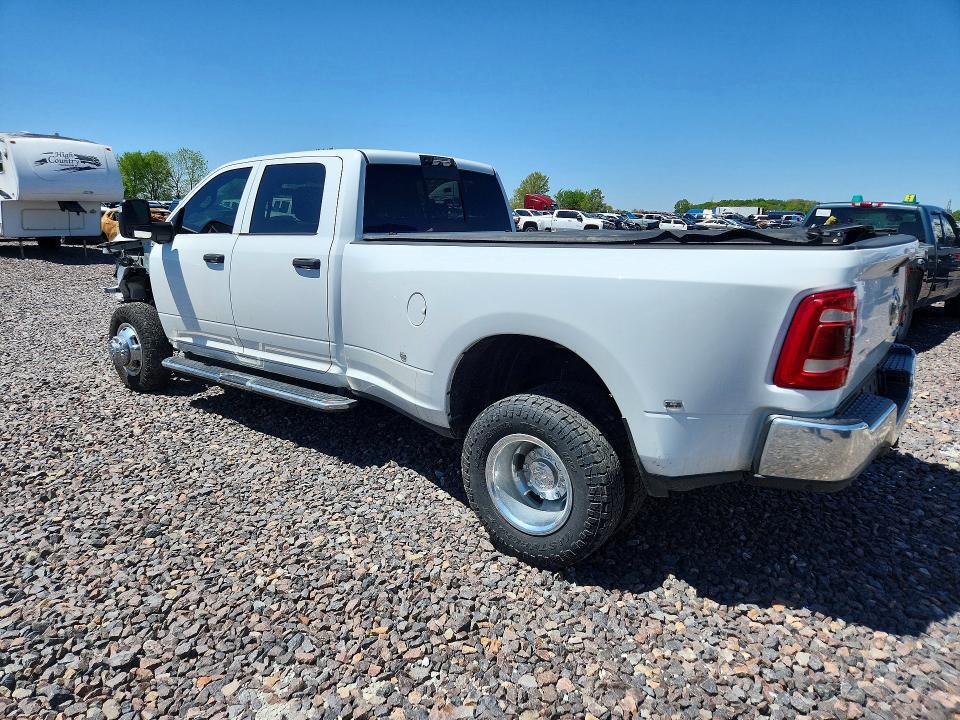 2023 RAM 3500 TRADESMAN — Фото 2 из 12