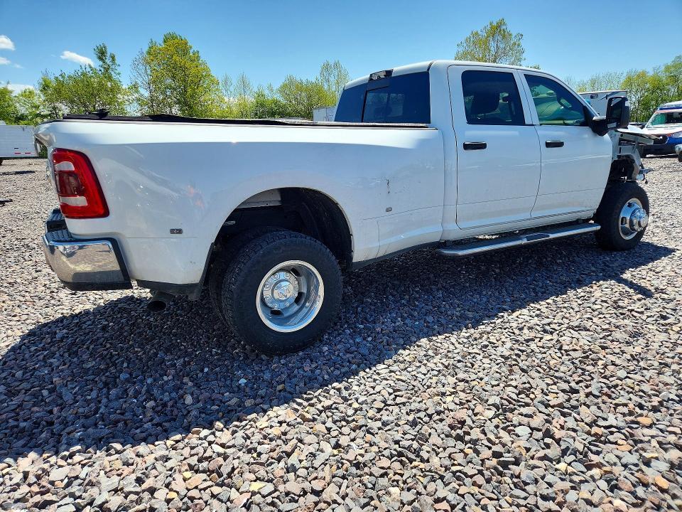 2023 RAM 3500 TRADESMAN — Фото 3 из 12