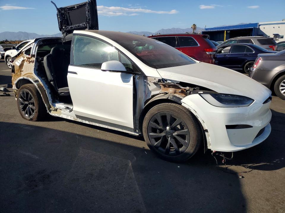 2023 TESLA MODEL X — Фото 4 из 14