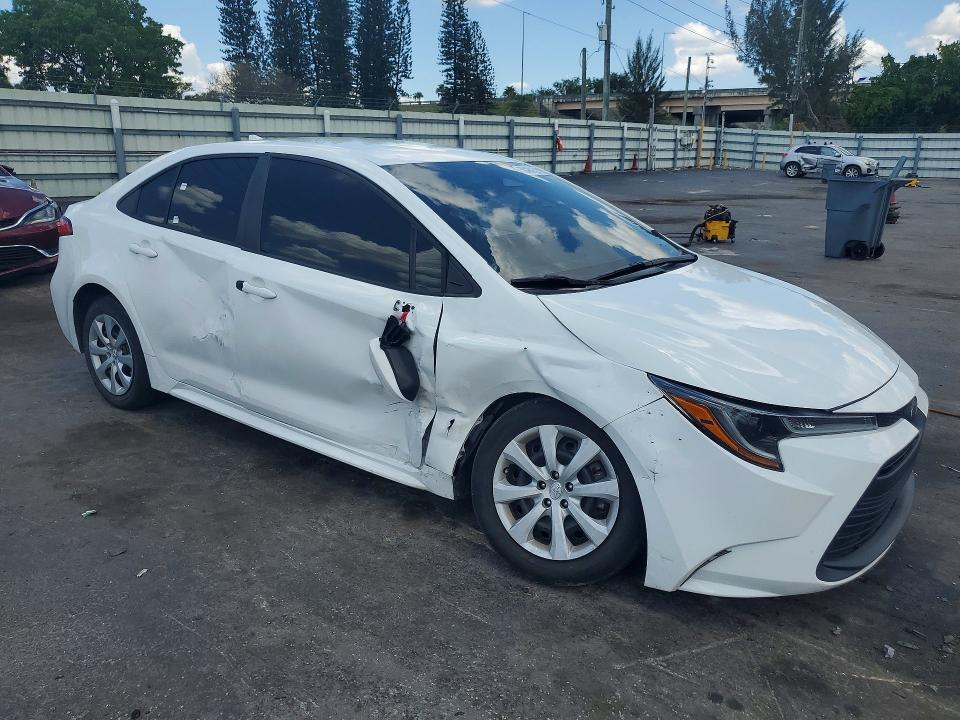 2023 TOYOTA COROLLA LE — Фото 4 из 12