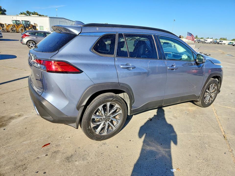 2023 TOYOTA COROLLA CROSS XLE — Фото 3 из 13