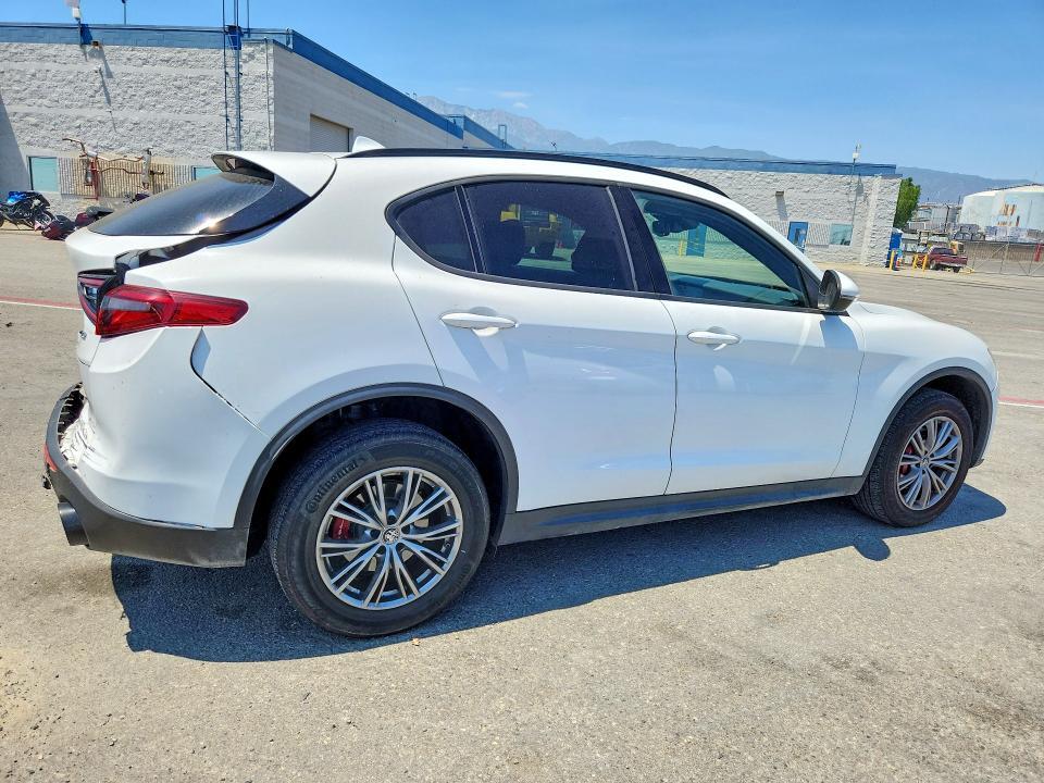 2022 ALFA ROMEO STELVIO — Фото 3 из 13