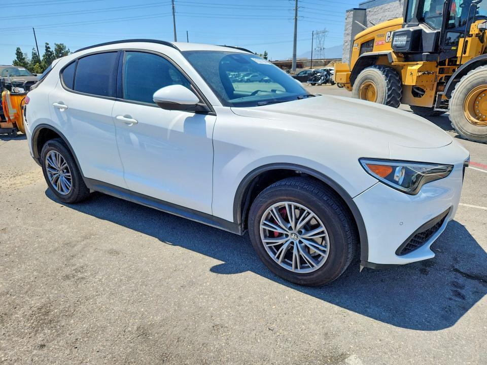 2022 ALFA ROMEO STELVIO — Фото 4 из 13