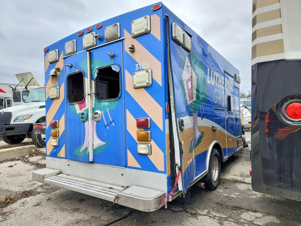 2014 FORD E450 AMBULANCE — Фото 3 из 12