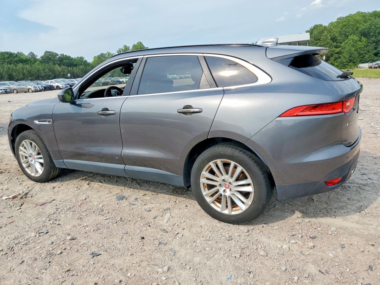 2017 JAGUAR F-PACE PRESTIGE — Фото 2 из 13