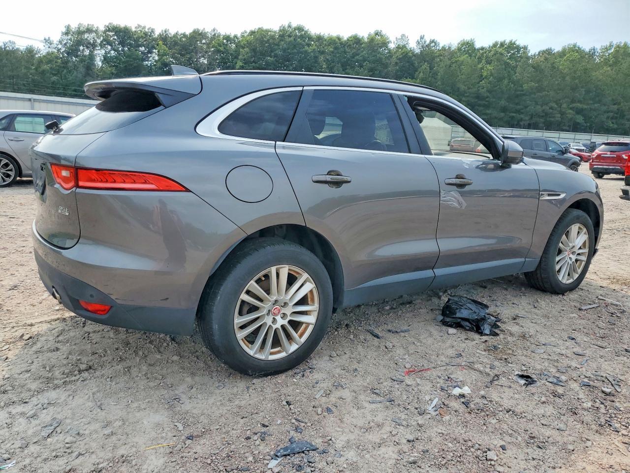 2017 JAGUAR F-PACE PRESTIGE — Фото 3 из 13