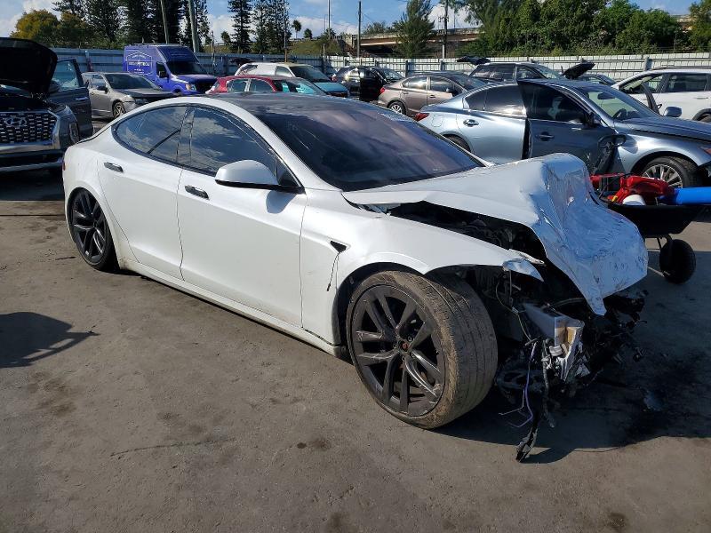 2021 TESLA MODEL S — Фото 4 из 13