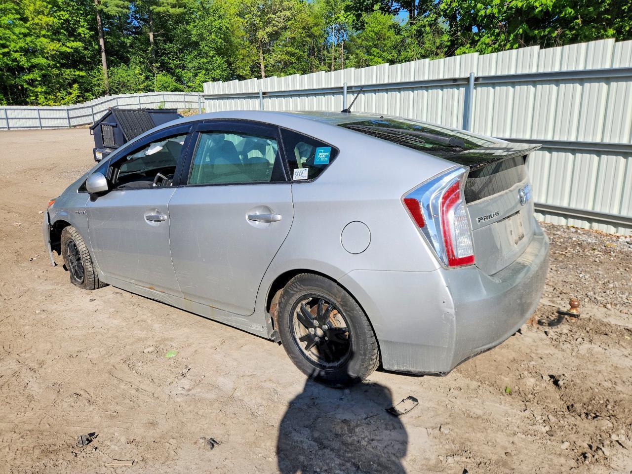 2015 TOYOTA PRIUS TWO — Фото 2 из 12