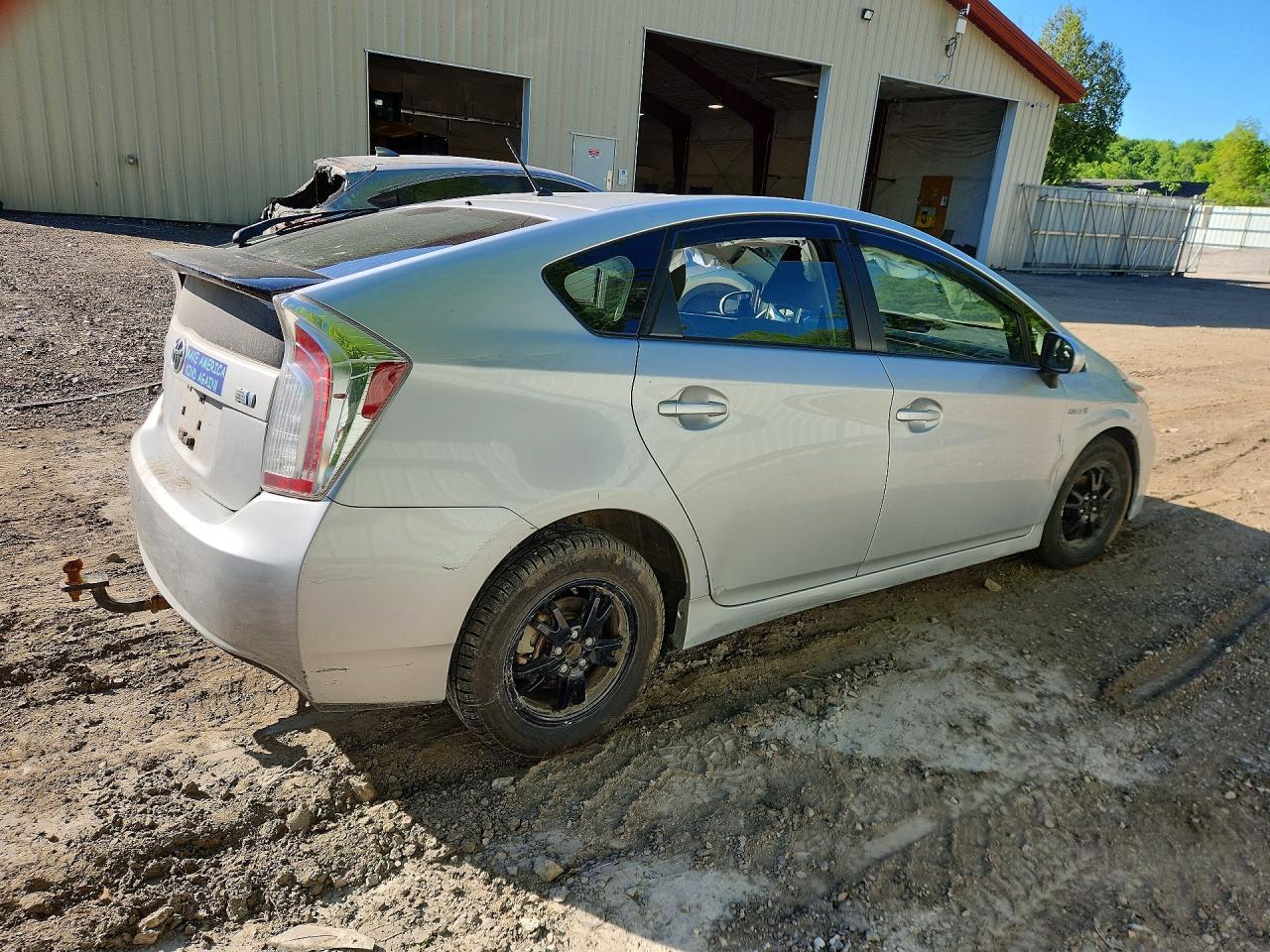 2015 TOYOTA PRIUS TWO — Фото 3 из 12